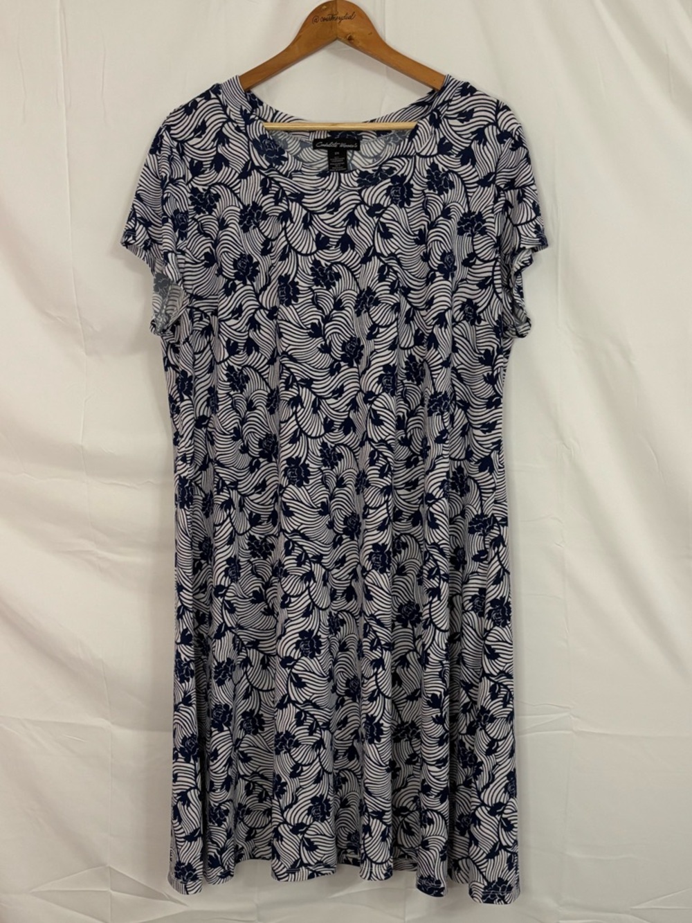 Candalite Navy & White Textured Floral Print Short Sleeve A-Line Dress - Size 2X